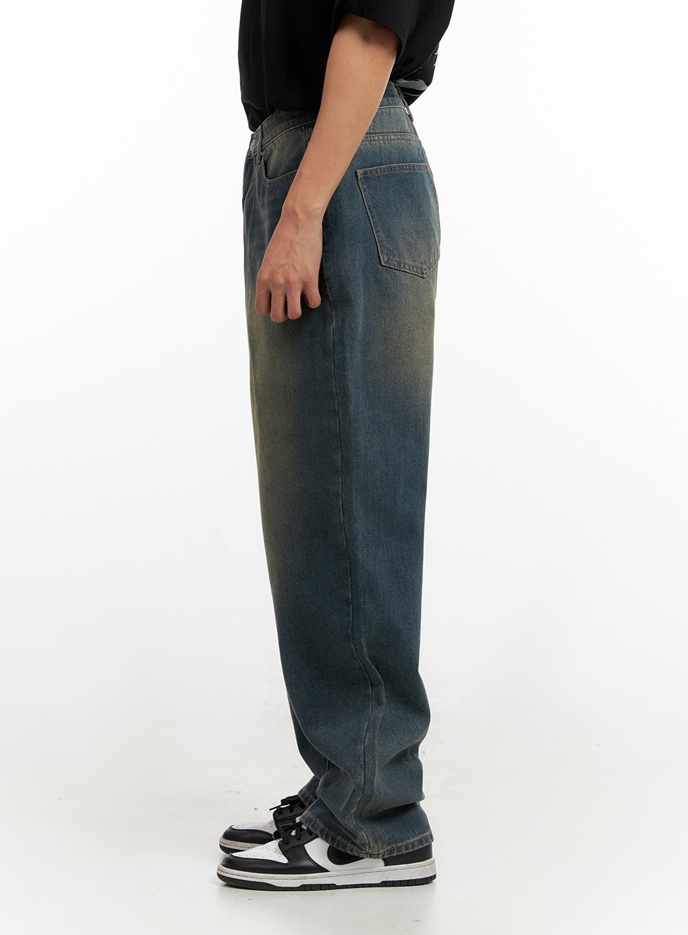 Men's Vintage Washed Loose Fit Jeans (Dark Blue) IG402, side view on model, showing wide straight leg and back pocket detail with vintage washed fading, worn with black tee and sneakers.