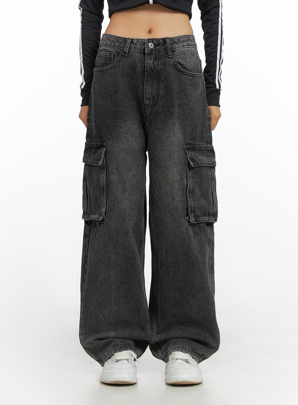 Neve Washed Cargo Denim Jeans IS427 in washed black, front waist-to-hem close-up on model, low-rise waistband, button fly, and dual flap cargo pockets on each thigh, wide straight leg.