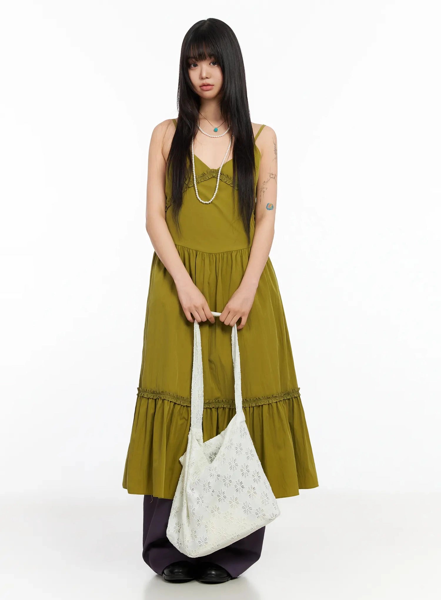 floral-eyelet-shoulder-tote-ia523