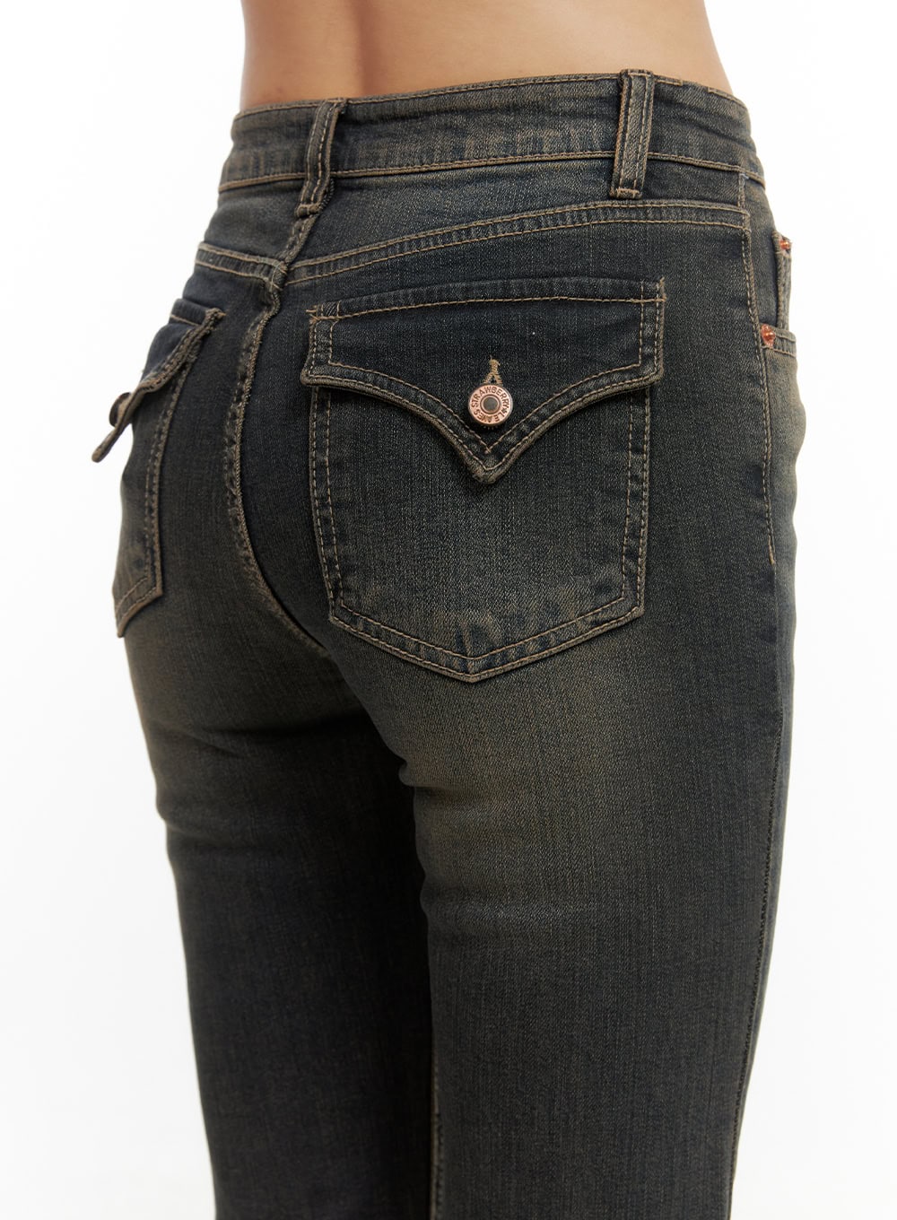 Paisley Slim-Fit Bootcut Washed Jeans CO424 in dark blue, macro back-pocket close-up, V-shaped stitched flap pocket with branded rose-gold button, aged contrast stitching on washed denim.