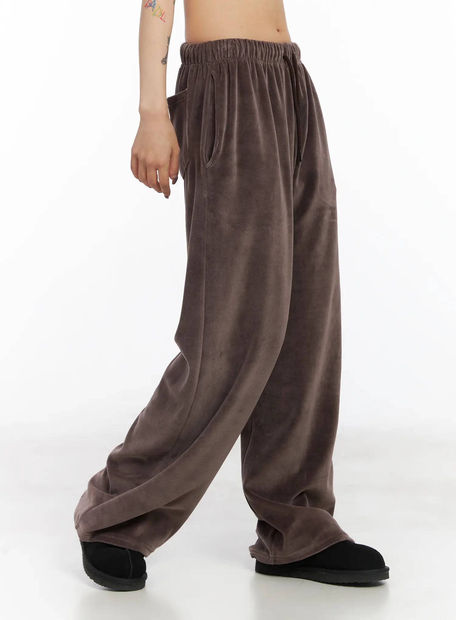 wide-leg-velvet-track-pants-cd508