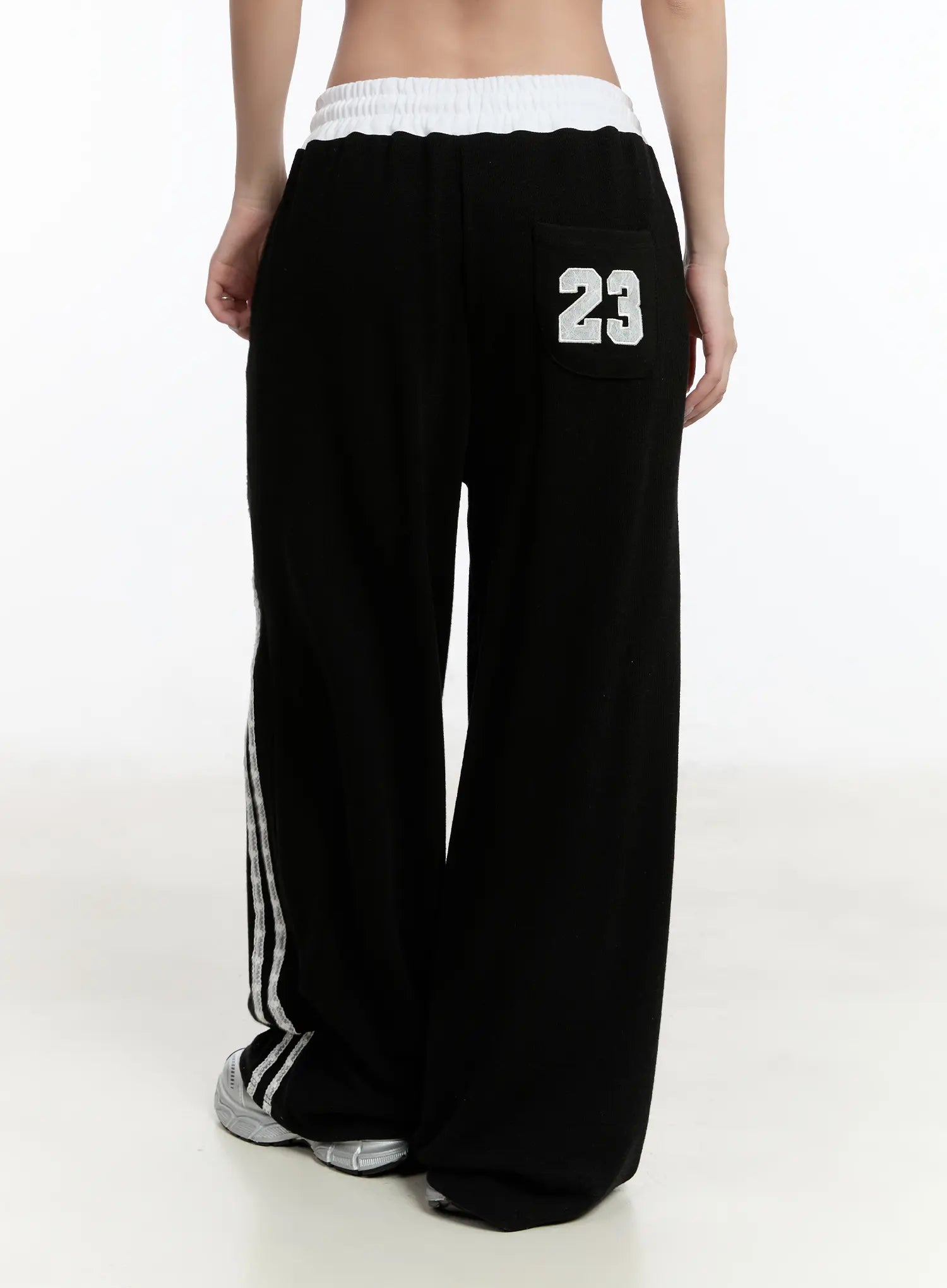 striped-lace-sweatpants-cm511