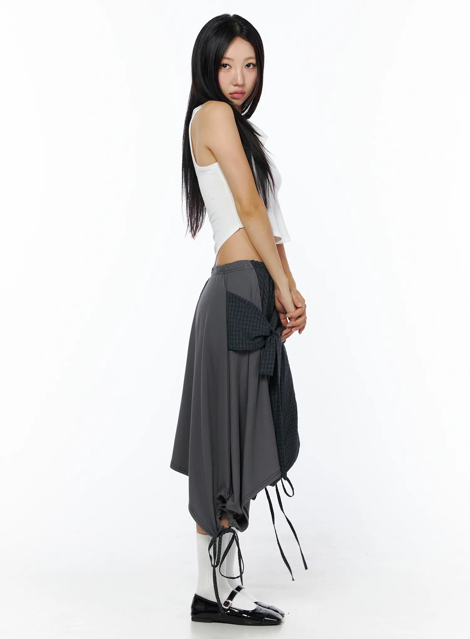 collared-v-neck-sleeveless-top-cu512