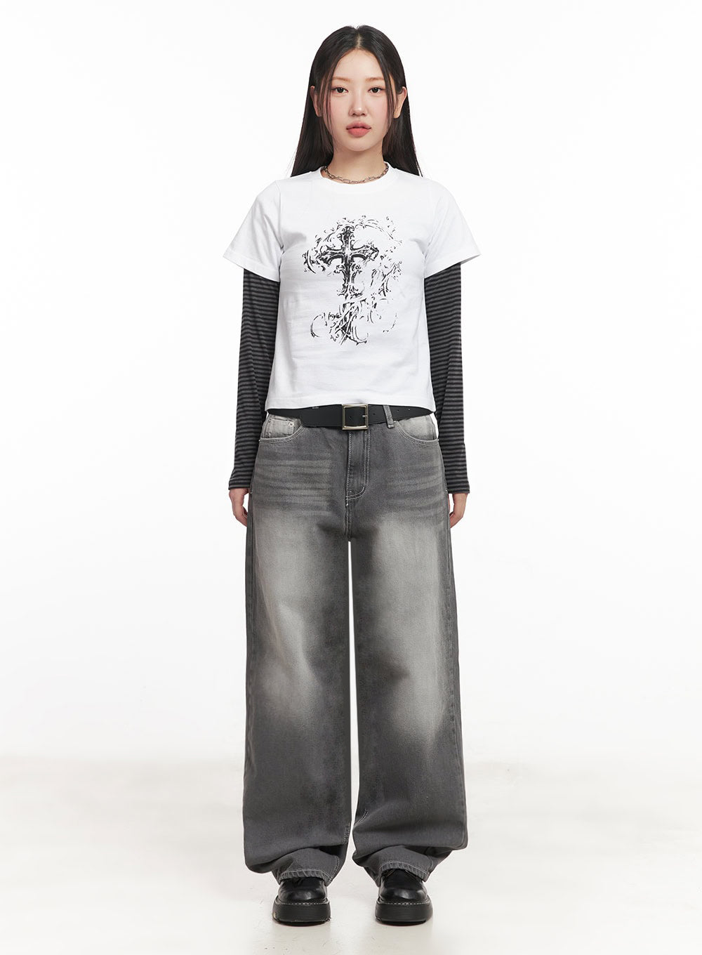 Becca Washed Straight-Leg Jeans IM524 in grey, straight-on front full body shot on model, wide-leg silhouette with faded wash, low rise, paired with graphic crop top and belt.