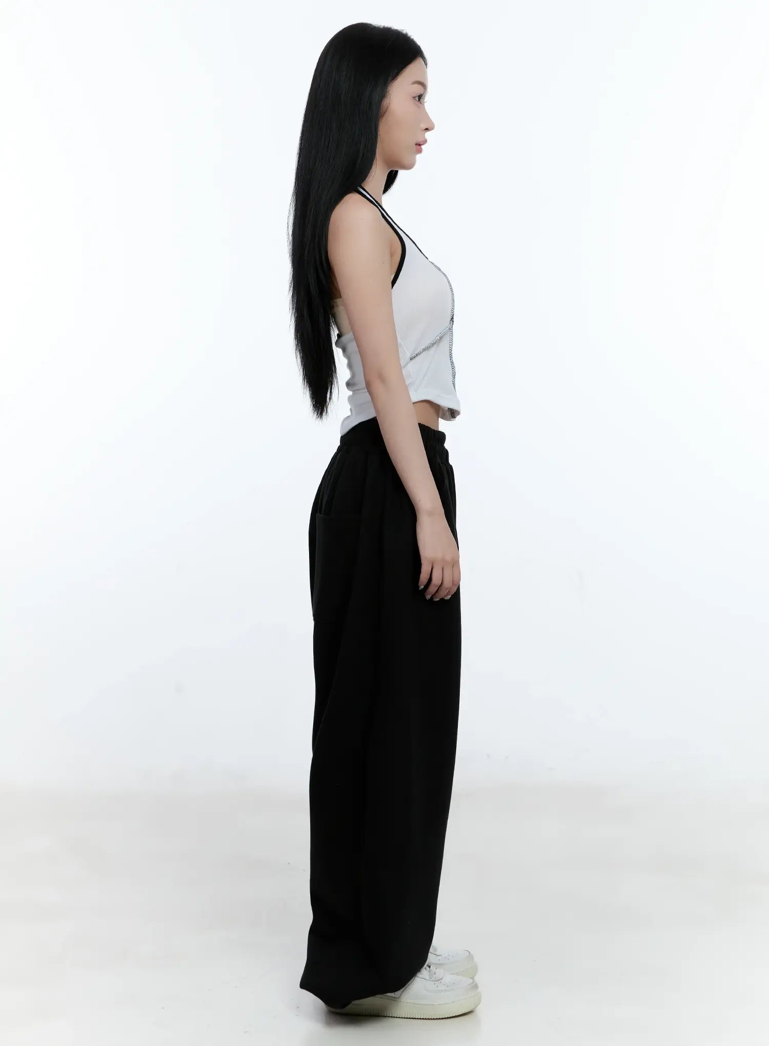 contrast-chain-accent-halter-tank-cl530