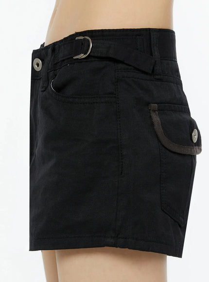 black-cargo-pocket-shorts-iu518