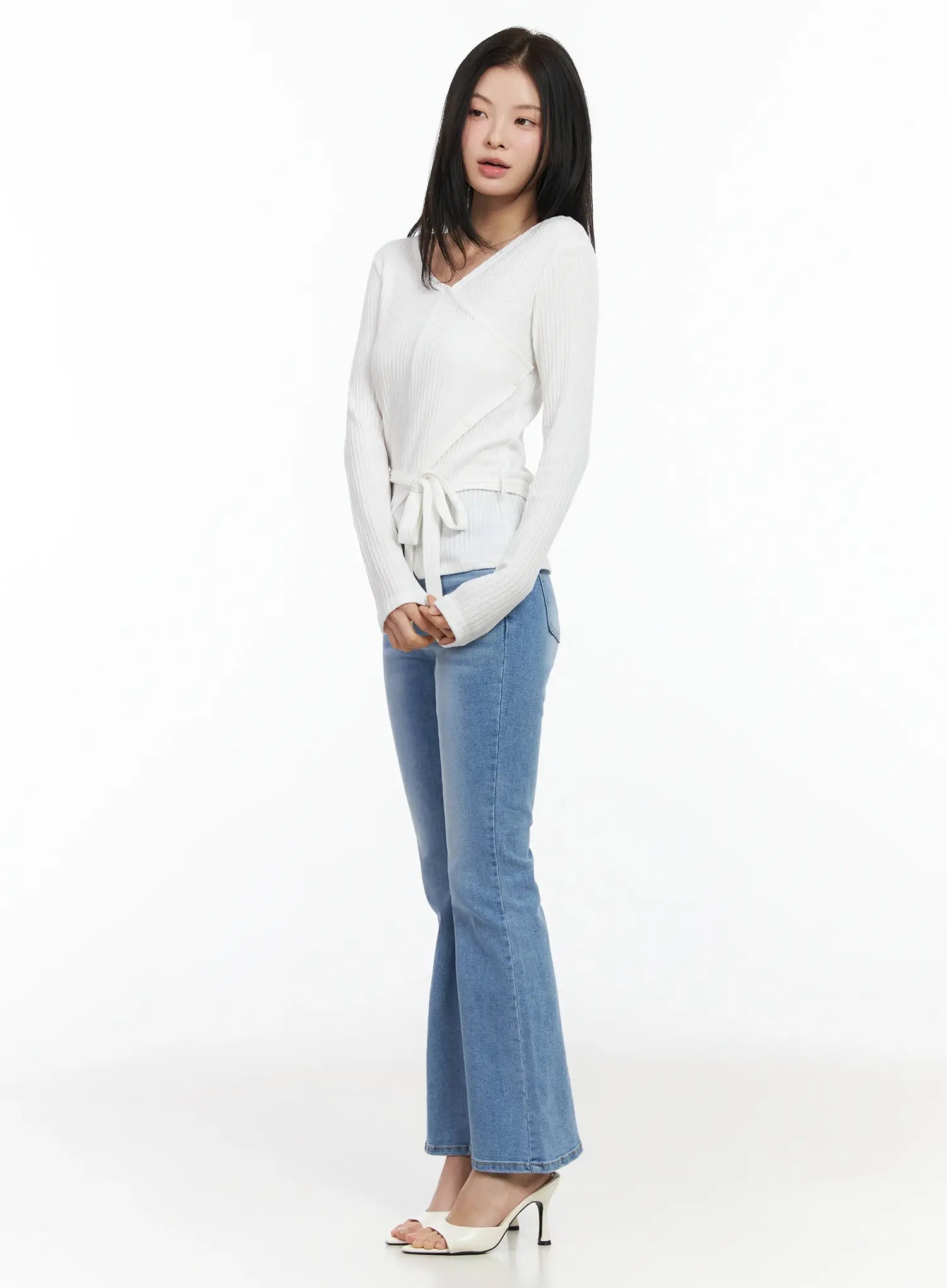 zaza-bootcut-light-washed-jeans-im524