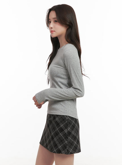 essential-slim-fit-long-sleeve-top-ij510