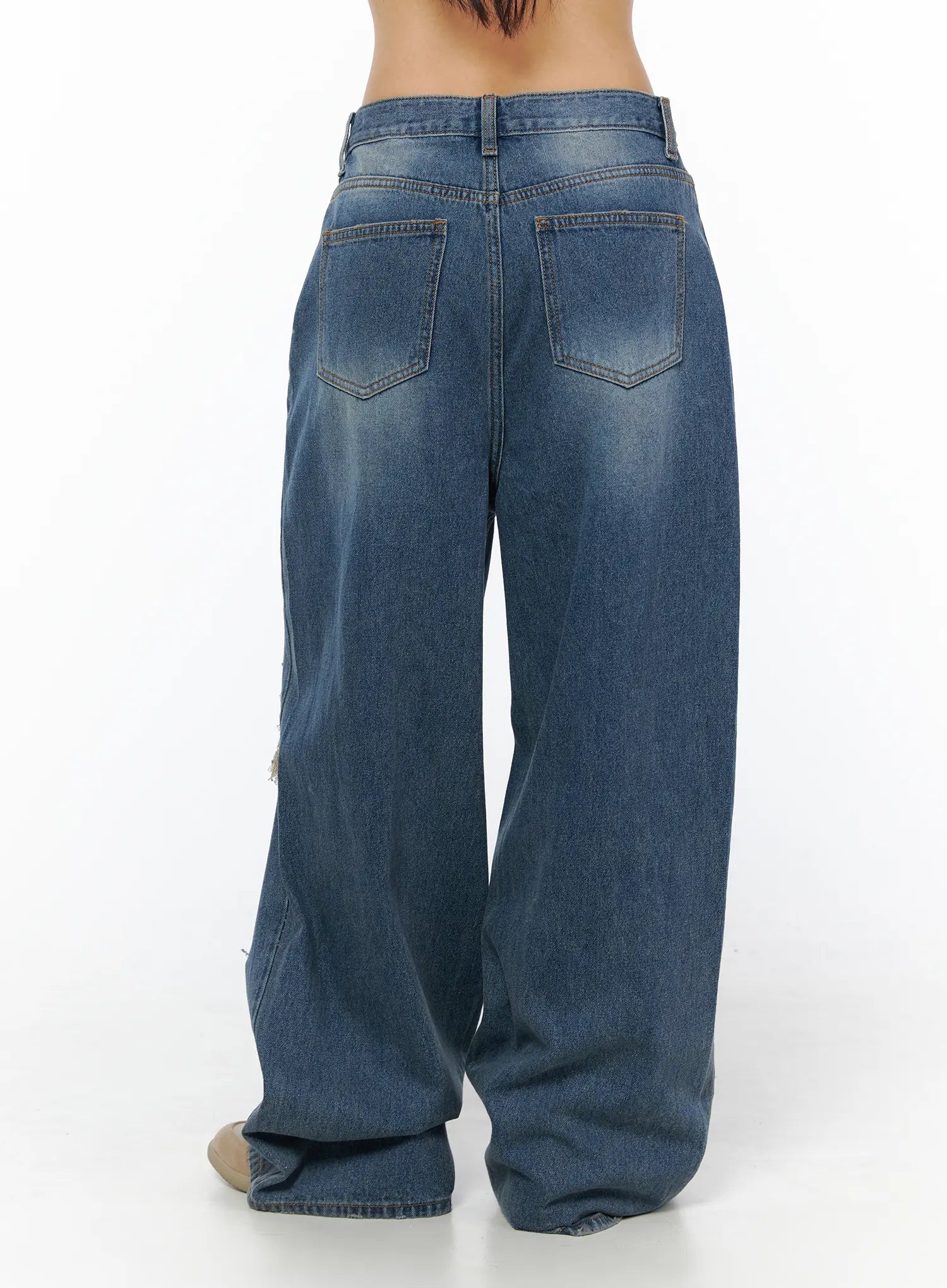 mika-distressed-wide-leg-jeans-cu512