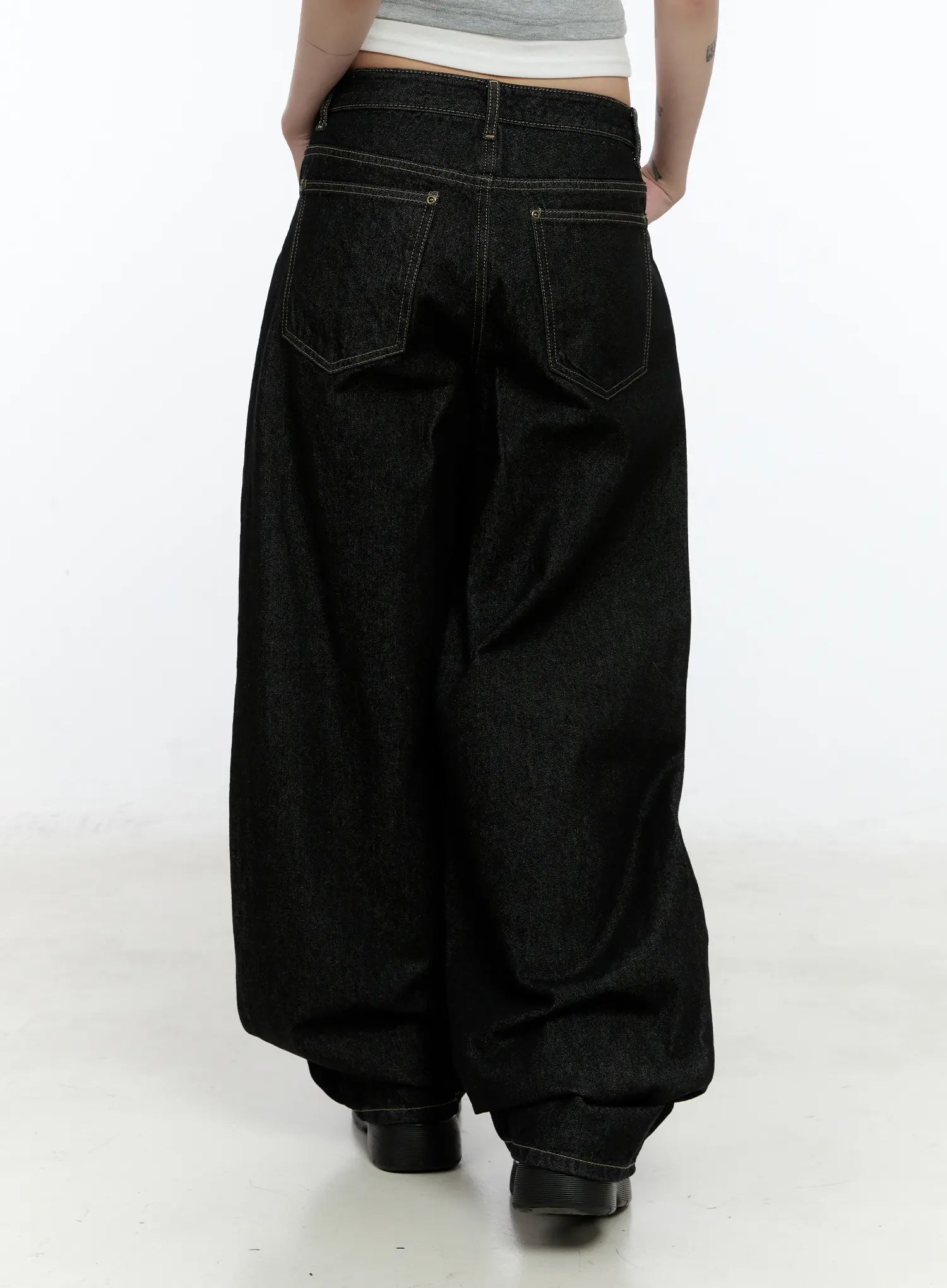 Maryam Low-Rise Dark-Washed Jeans CN517 in black, back view on model, featuring two back pockets with contrast stitch, voluminous wide leg, cotton denim, pooling at hem.