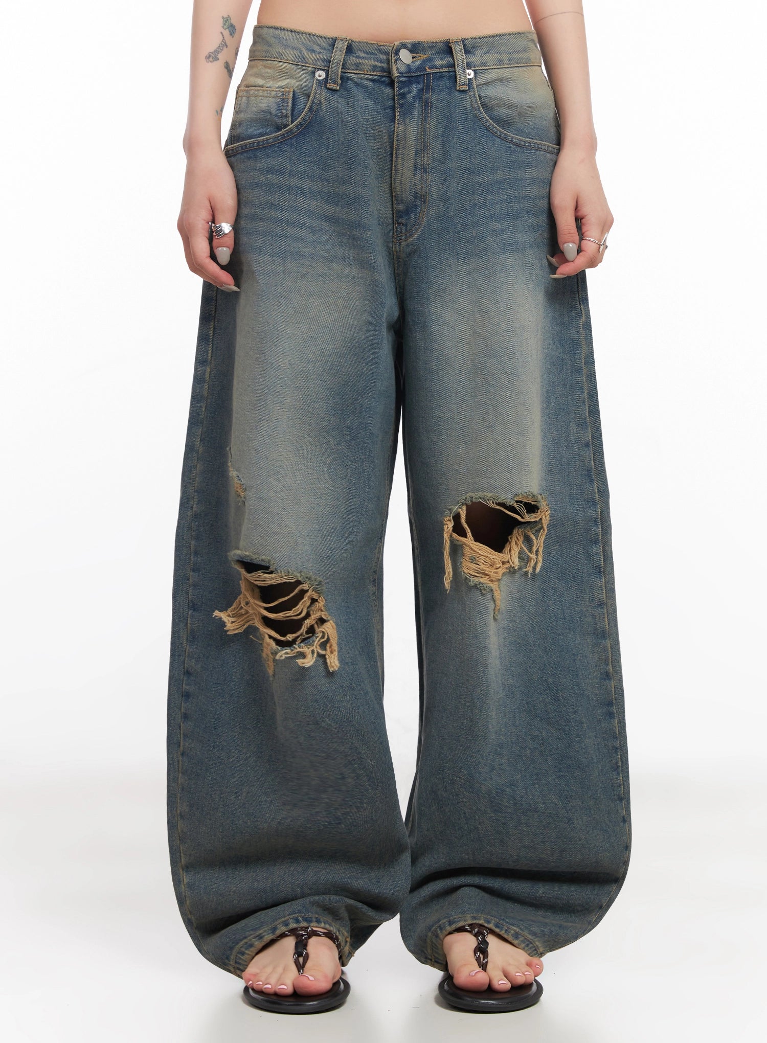 Jeemin Vintage Distressed Wide-Leg Denim Jeans IC503 in washed blue, front waist-to-hem product shot on model, low-rise waistband, five-pocket styling, oversized wide leg with distressed rips.