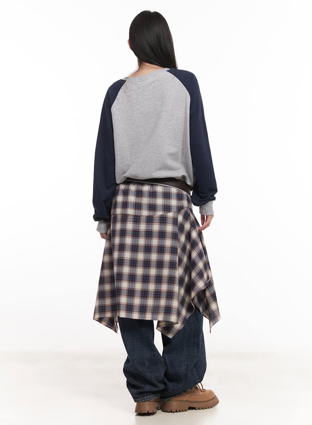 Annie Washed Wide-Leg Jeans CM518 in dark blue, back full-body view on model, wide-leg silhouette with washed finish, paired with plaid wrap skirt and raglan sweatshirt.