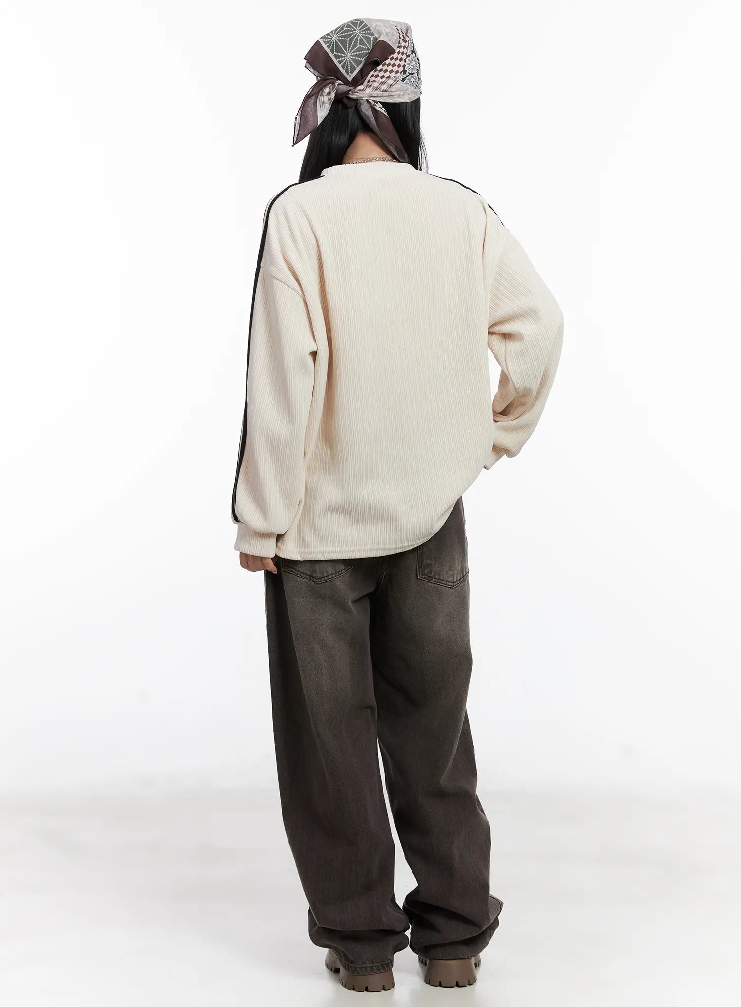 Elia Washed Baggy Jeans CN528 in dark brown, back full-length shot on model, wide baggy leg with washed cotton finish, back pockets visible, styled with cream sweatshirt.