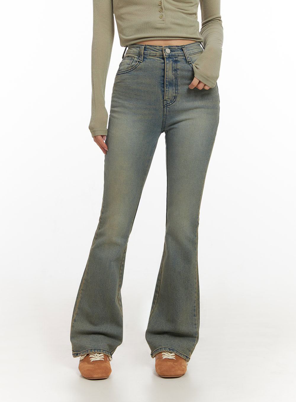 Cathy Washed Slim-Fit Flared Jeans IJ503 in vintage blue, front waist-to-hem close-up on model, high-rise fit with subtle washed fading, five-pocket design, flared hem paired with tan sneakers.