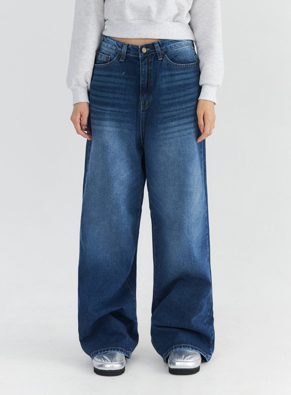 Washed Blue Wide Jeans CN301 in blue, front waist-to-hem close-up on model, highlighting mid-rise waistband, five-pocket construction, and wide washed denim leg with visible whiskering.