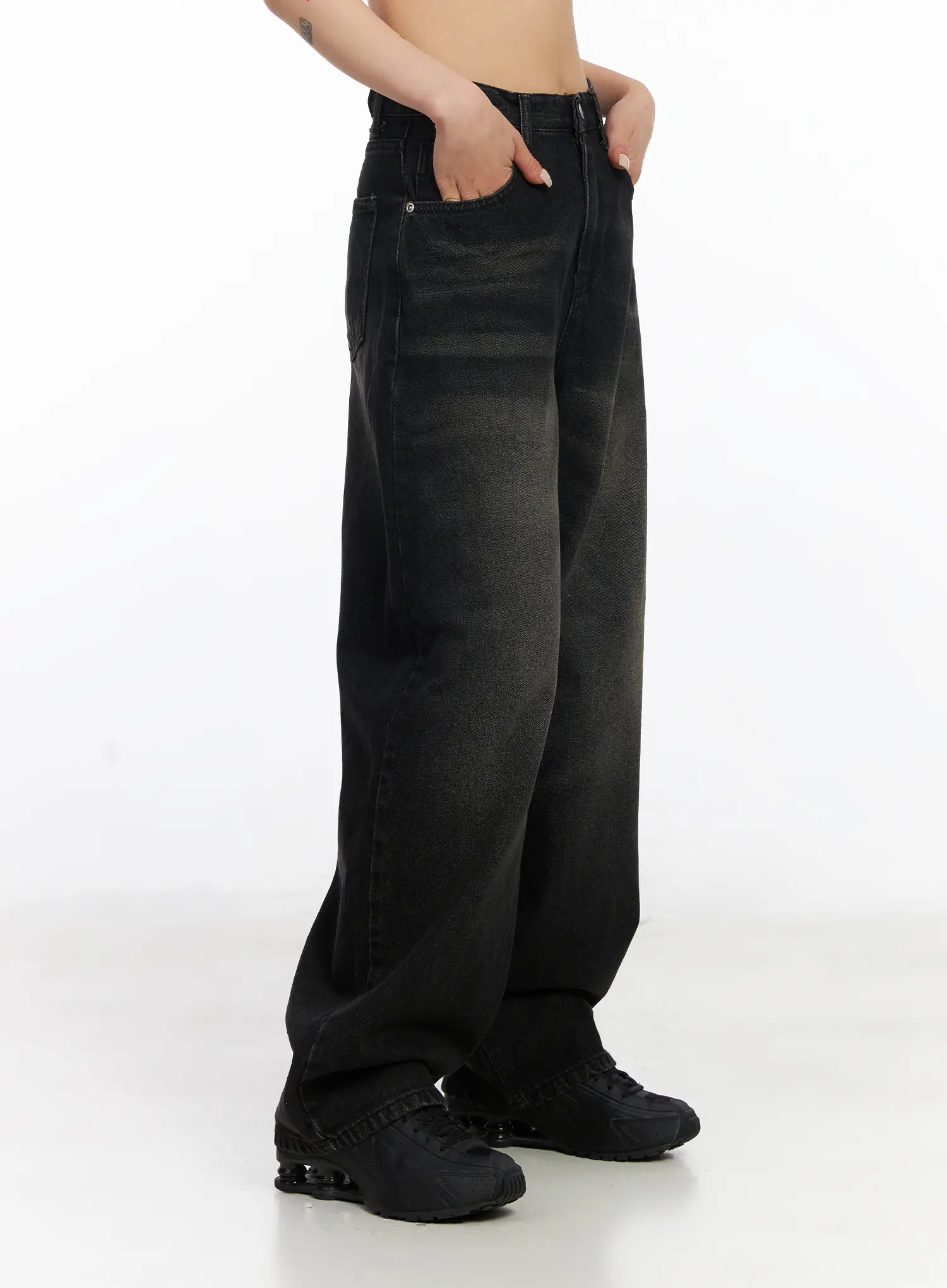 Dayana Vintage Washed Wide-Leg Jeans CJ523 in black, side view on model, hand in pocket, highlighting wide-leg sweep and gradient vintage wash from waist to hem.