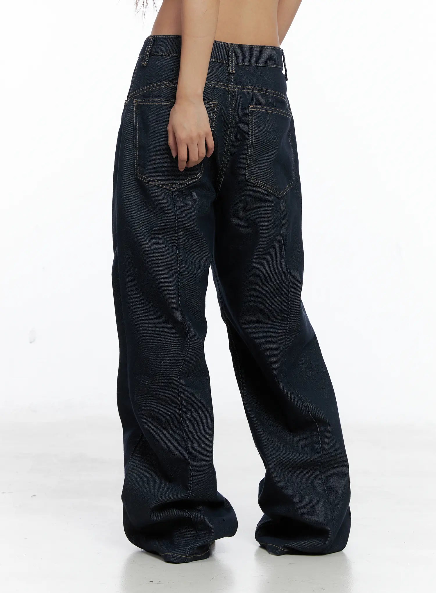 Giada Raw Indigo Wide-Leg Jeans CS505 in dark blue, back three-quarter view on model, back patch pockets with gold contrast stitching, wide-leg hem pooling at floor.