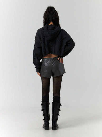 low-rise-faux-leather-shorts-cf401