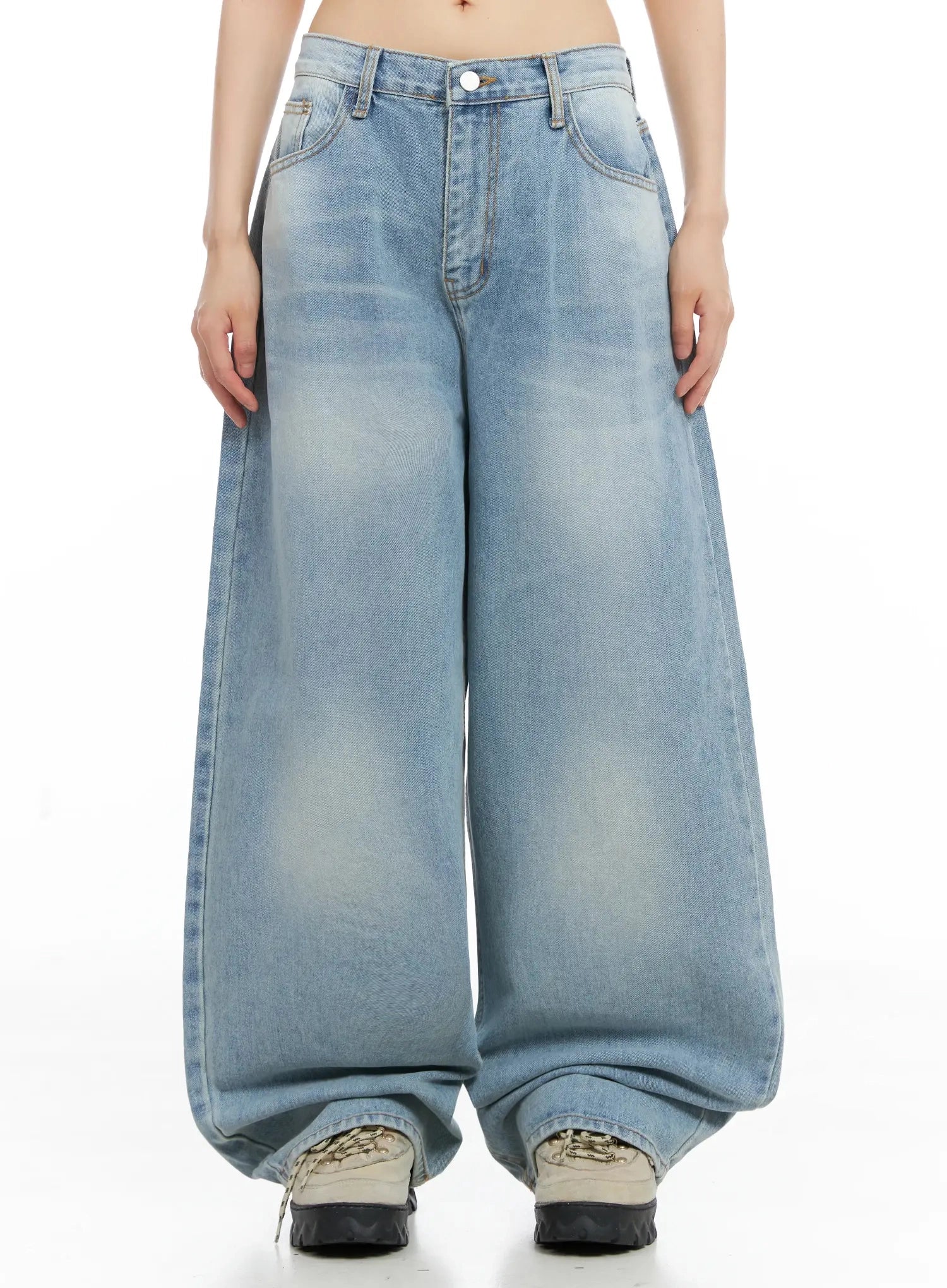Dain Washed Wide-Leg Jeans IL531 in light blue, front full-length view on model, relaxed wide-fit cotton denim with pronounced fade, long length pooling at ankles.