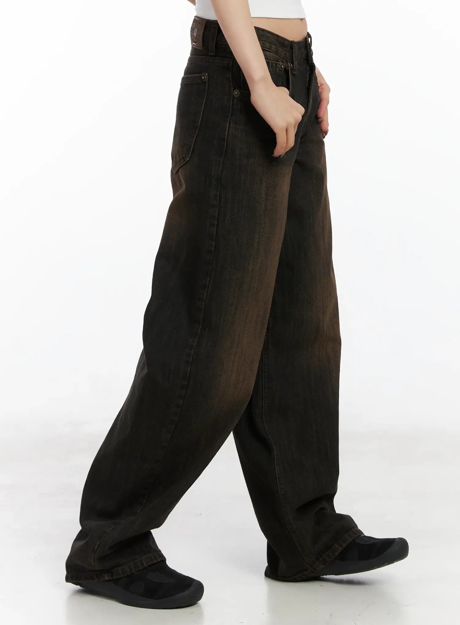 Winnie Brown Baggy Jeans CD502 in Black, side view on model walking, highlighting ultra-wide leg silhouette, washed brown-black fade, and long floor-length hem.