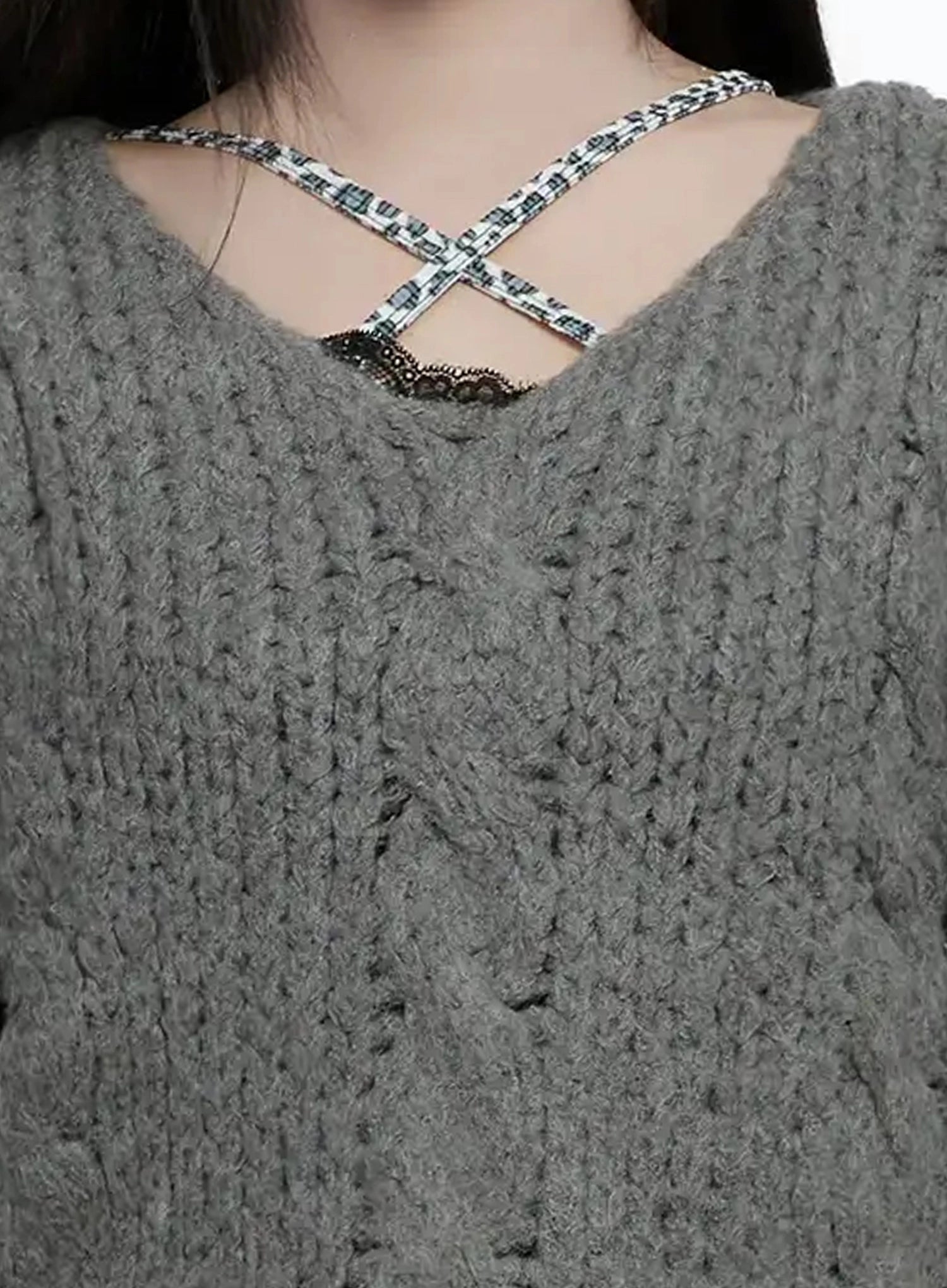 chunky-cable-knit-v-neck-sweater-io527