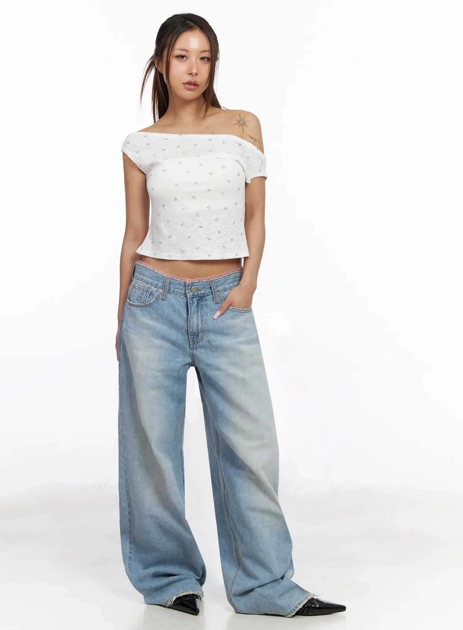 asymmetric-floral-off-shoulder-crop-top-iy514