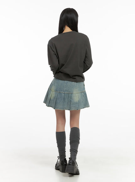 buckle-pleated-denim-mini-skirt-cs403