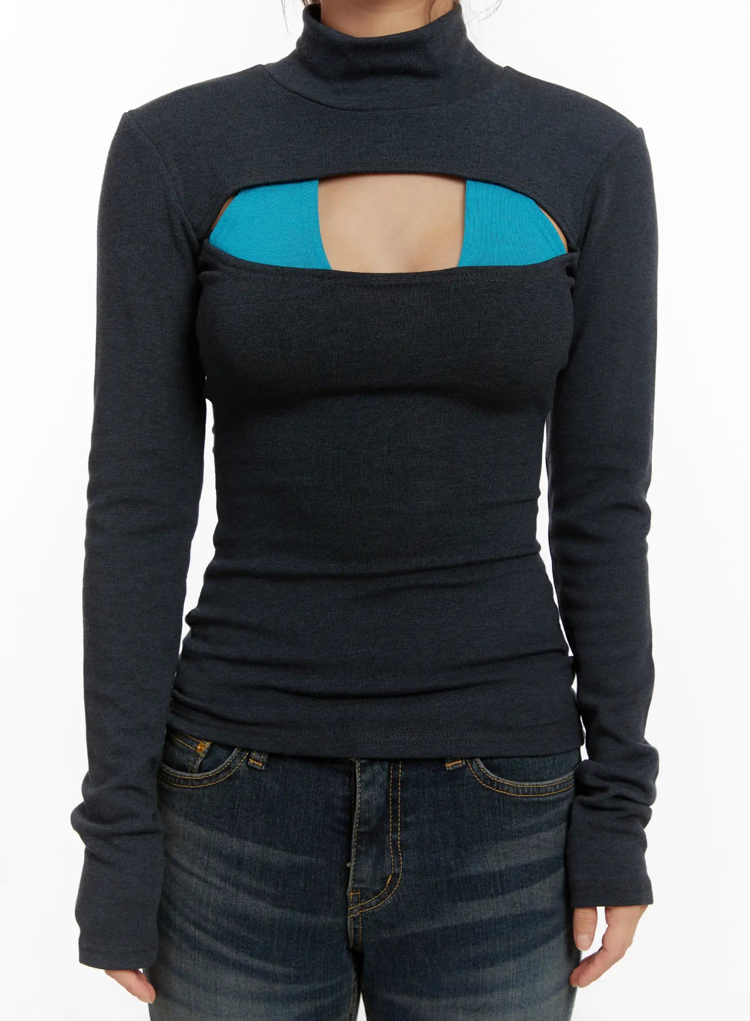 slit-detail-contrast-turtleneck-top-cd515