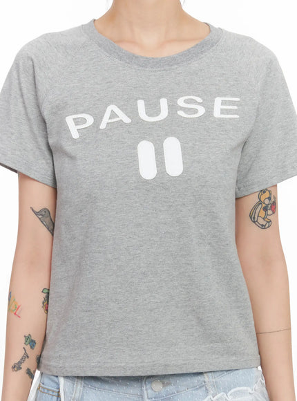 pause-graphic-cropped-tee-cl528