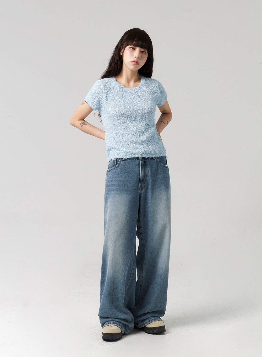 Baggy Jeans CL313 in washed blue, front full-length shot on model standing straight, hands on hips, oversized wide-leg denim with washed finish and voluminous silhouette.