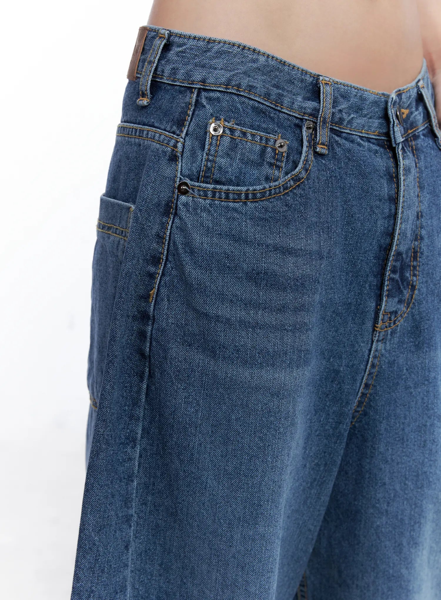 Shuhua Washed Wide-Leg Denim Jeans CL510 in dark blue, close-up detail of front waistband and coin pocket, showing contrast topstitching and washed cotton texture.