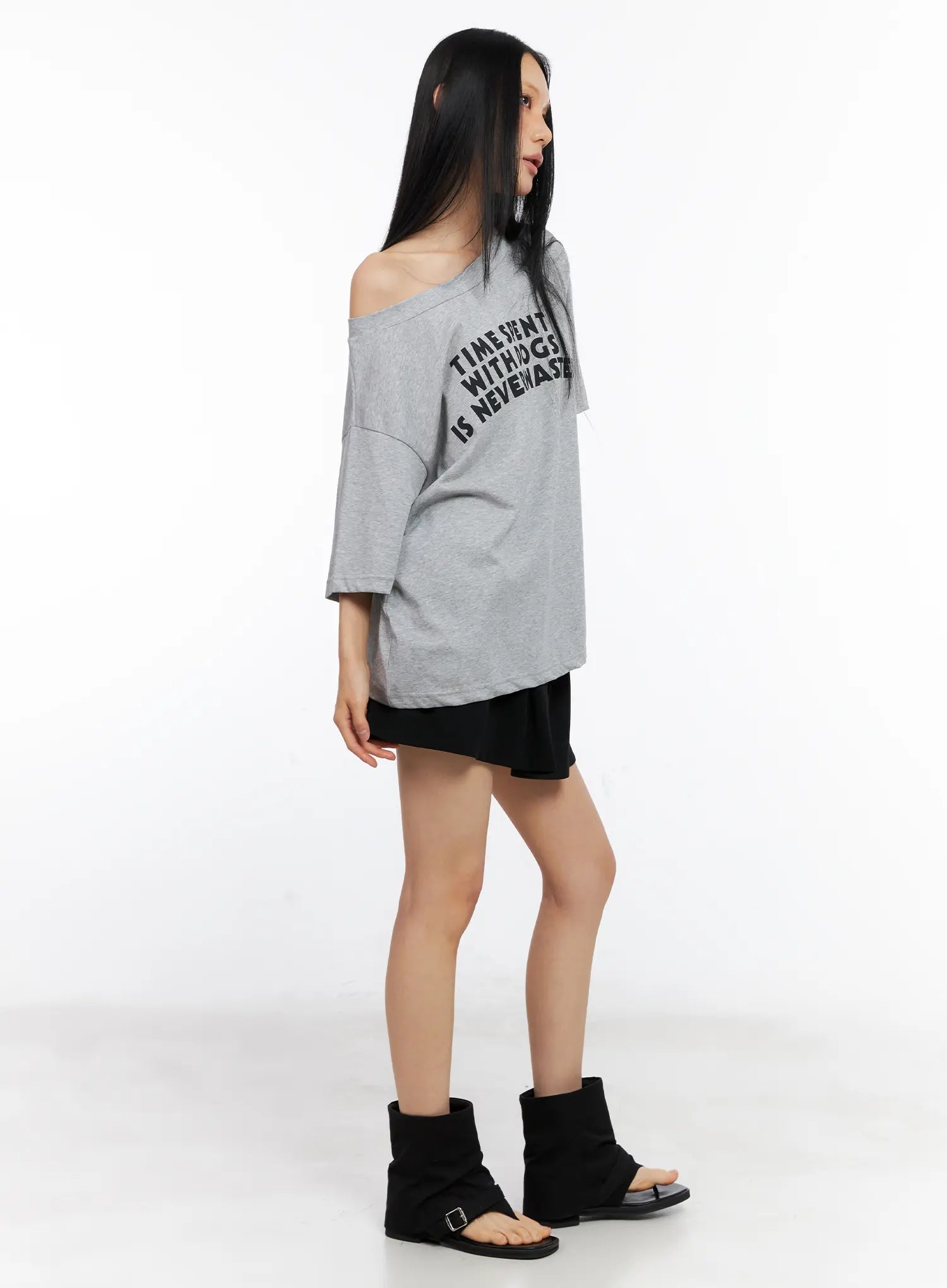 off-shoulder-relaxed-fit-graphic-tee-cl530