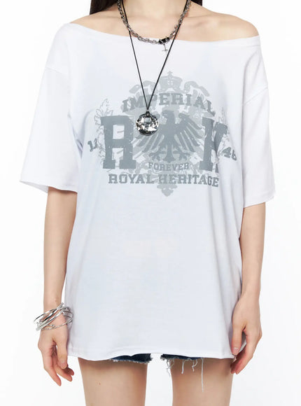 oversized-off-shoulder-graphic-tee-cu511