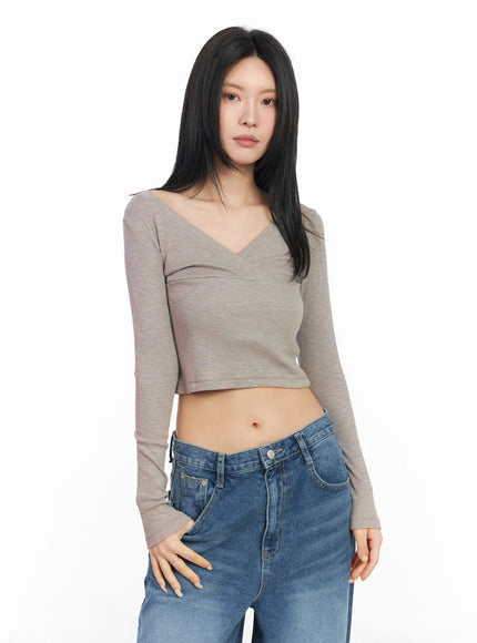 v-neck-long-sleeve-crop-top-cm516 / Beige