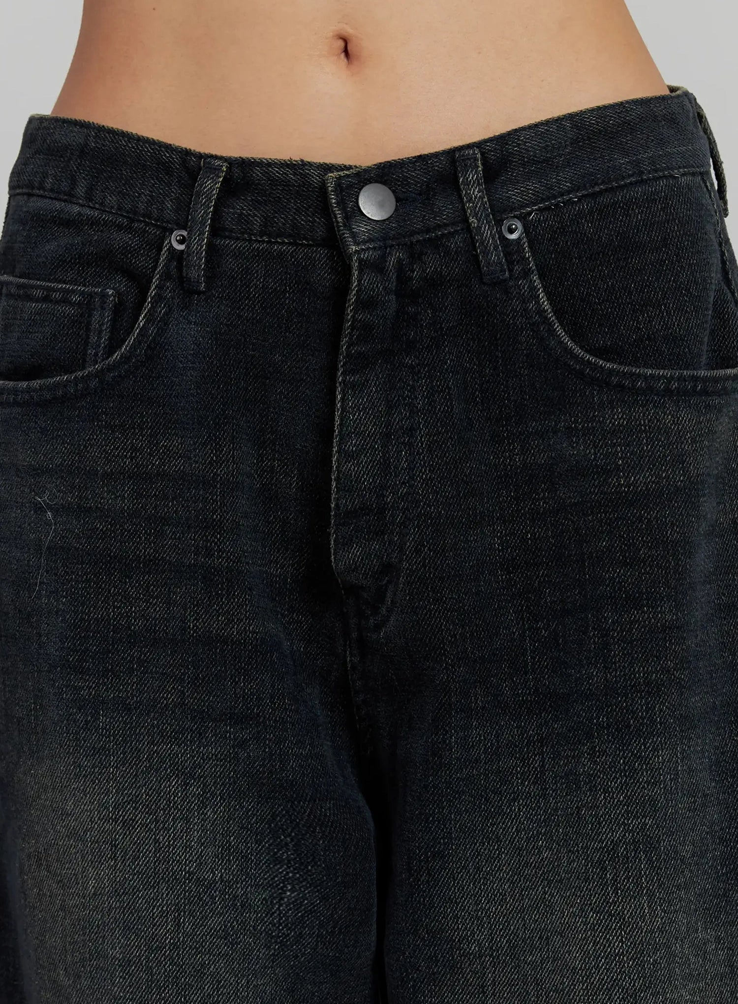 Aubree Washed Wide Jeans IJ502 in dark blue, close-up detail of waistband and front pockets, showing silver button, coin pocket, and washed denim texture at low rise.