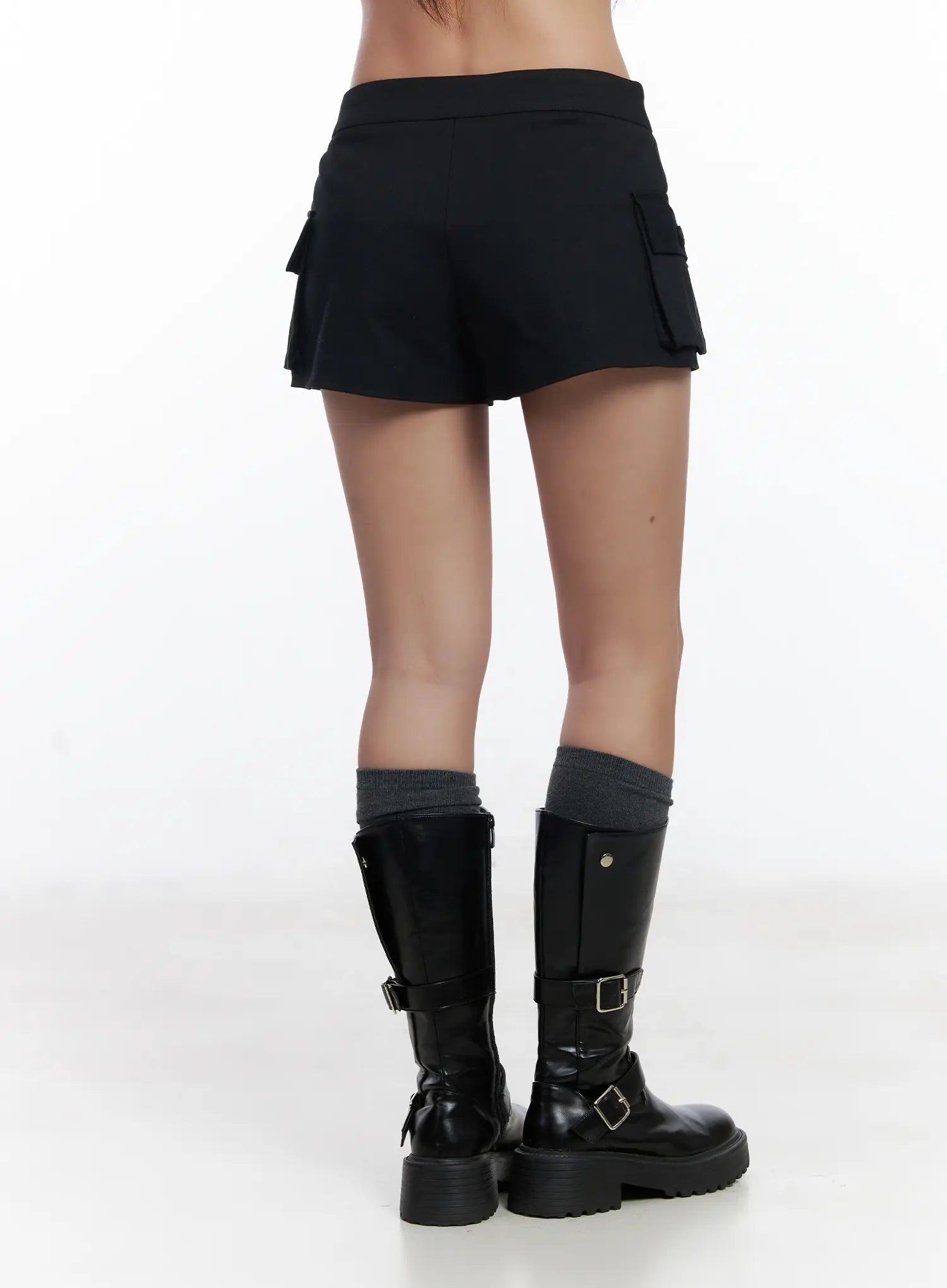 low-rise-cargo-shorts-cj530