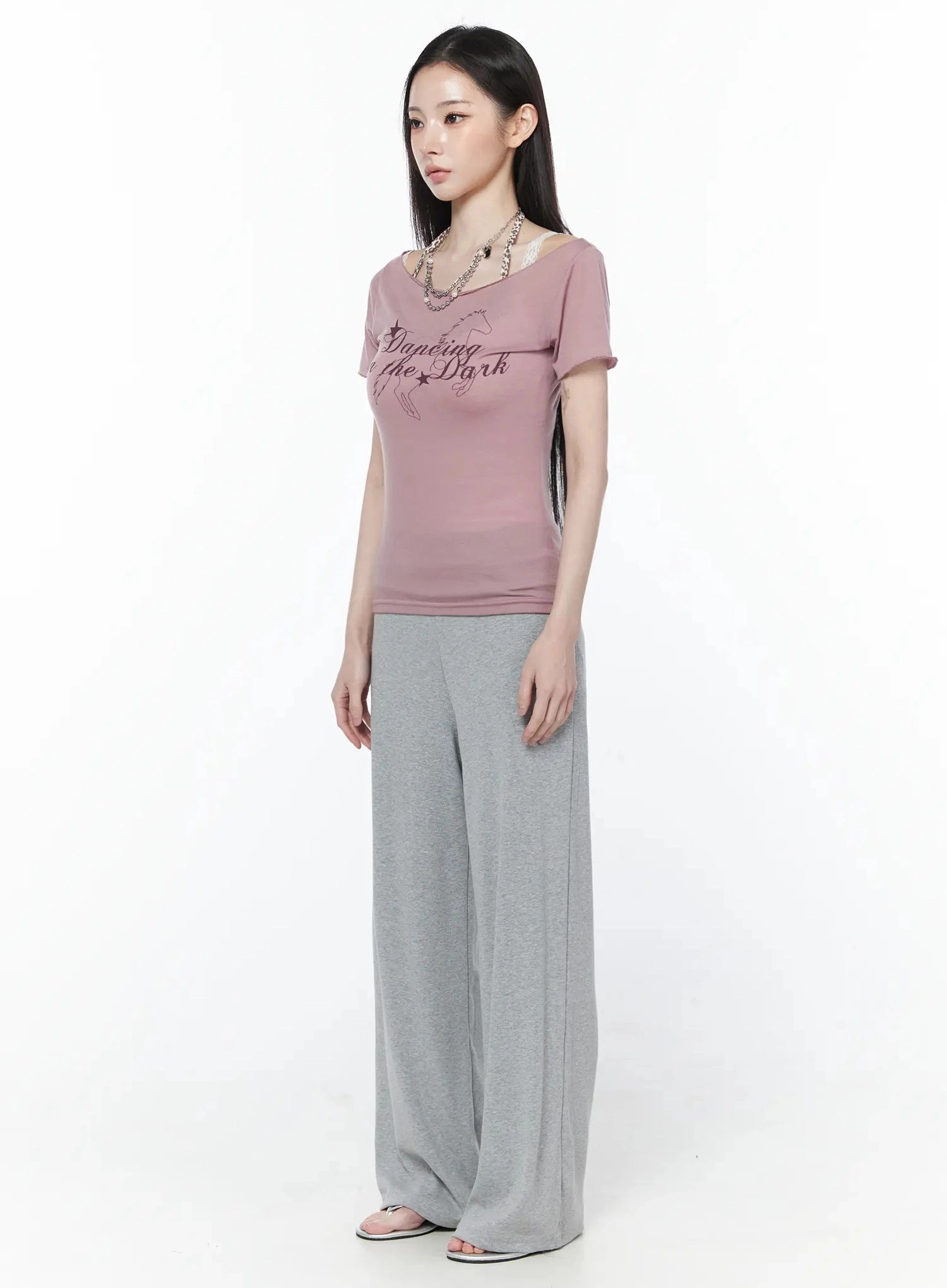 graphic-off-shoulder-top-iu512