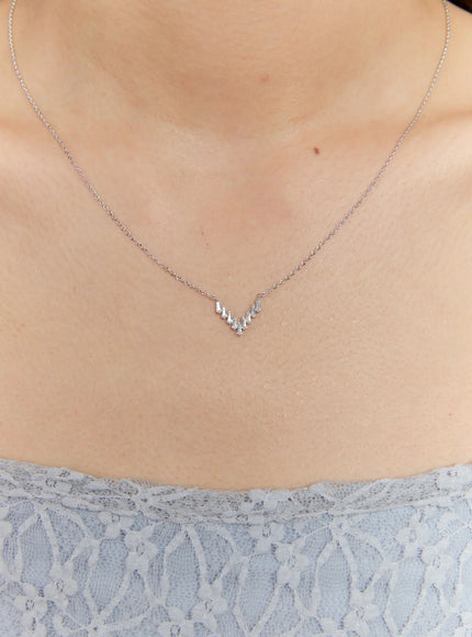 acc-strike-v-necklace-kc1008