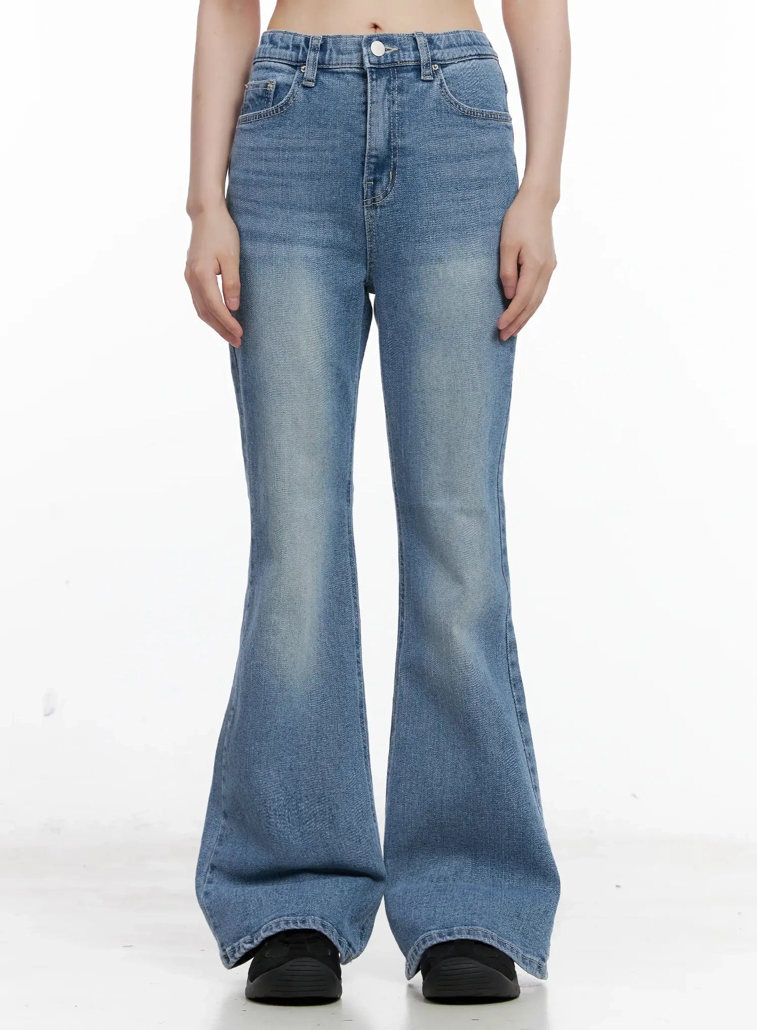 Hikaru High-Waist Flare Jeans IL531 in blue, front close-up waist-to-hem on model, high-waist banded waistband, front pockets, washed flare denim, hands at sides.