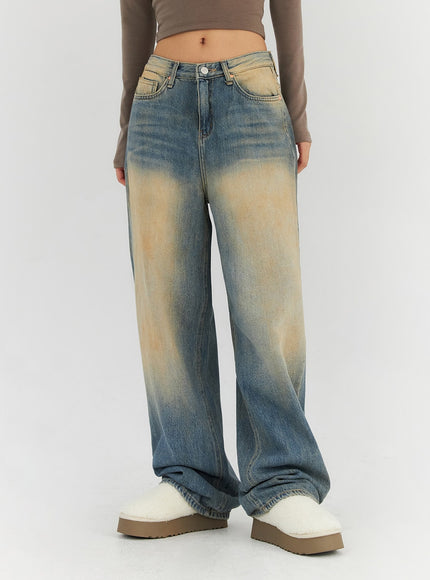 light-washed-straight-leg-denim-jeans-cn314