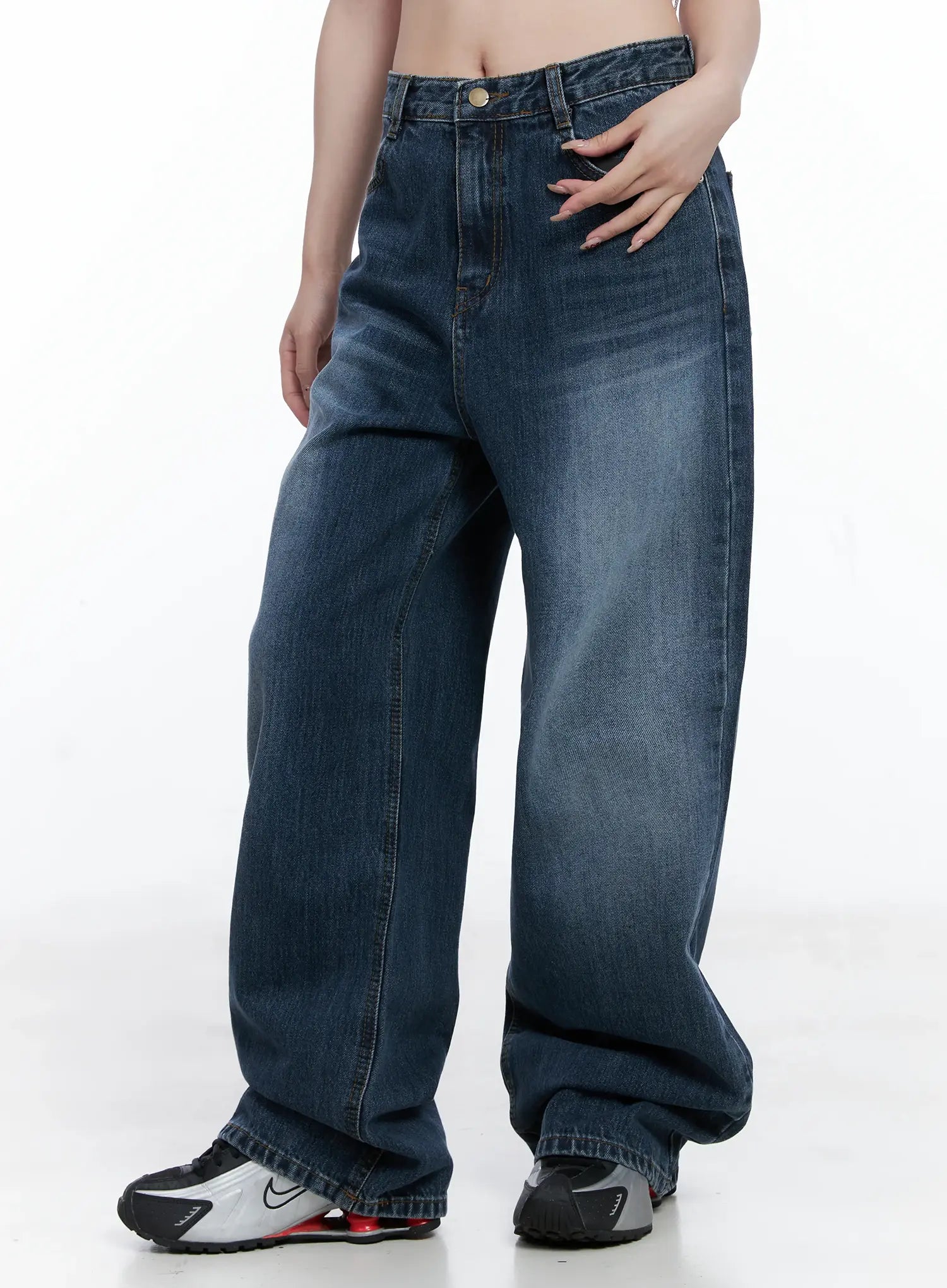 Beny Washed Wide-Leg Jeans CC1908 in dark blue, close-up front side view on model, washed cotton fabric with whisker fading, front pocket detail, extra-wide leg hem bunching at sneakers.