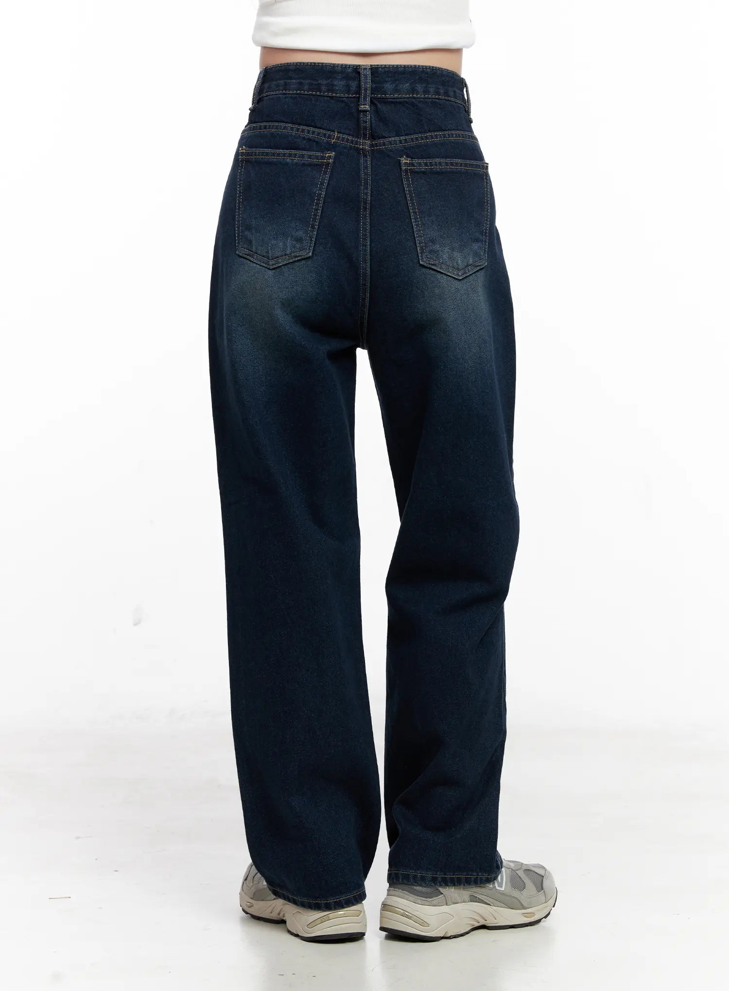 Shiloh Washed Semi-Wide Jeans CO524 in dark blue, back view on model, highlighting dual back pockets, contrast stitching, and washed denim finish, with grey sneakers.