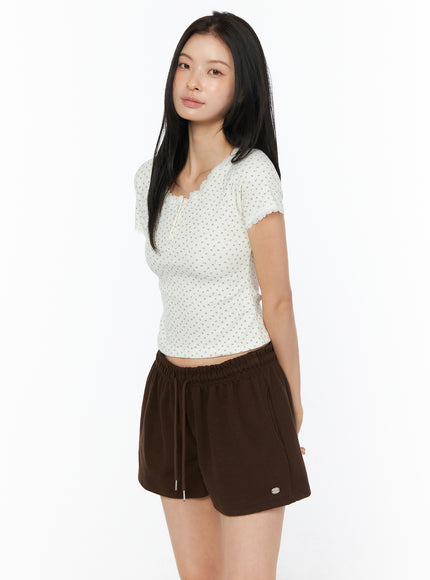 lace-trimmed-floral-short-sleeve-top-iu519