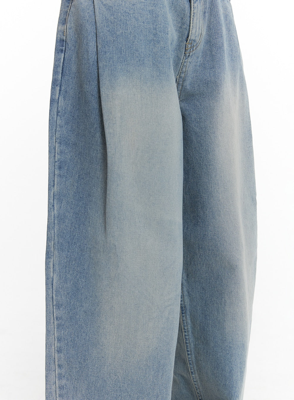 Wide Leg Baggy Jeans CM405 in light blue wash, side close-up detail shot showing wide-leg volume, washed denim gradient, and pintuck line running down the leg.