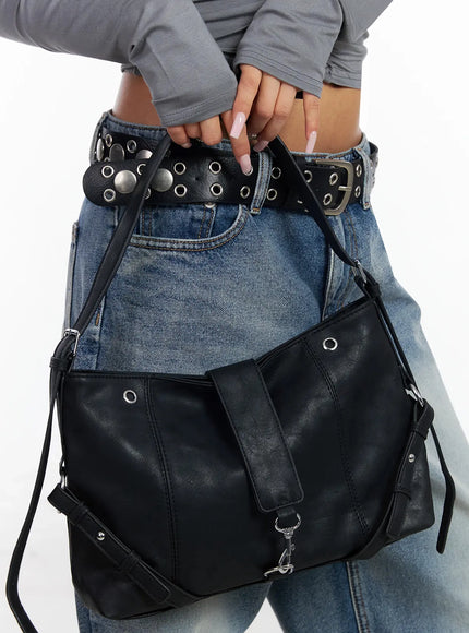 square-buckle-shoulder-bag-ia527