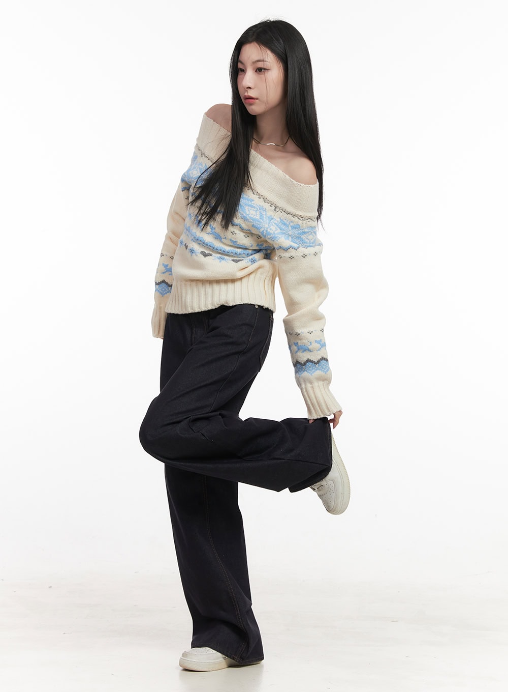 Jasmin Wide-Leg Jeans CF514 in dark blue, dynamic side pose on model lifting leg, wide-leg baggy denim with contrast stitching, styled with cream fair isle off-shoulder sweater.