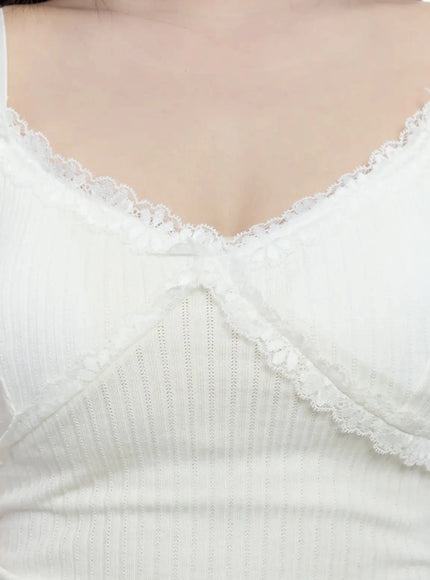 lace-trim-sleeveless-top-io527