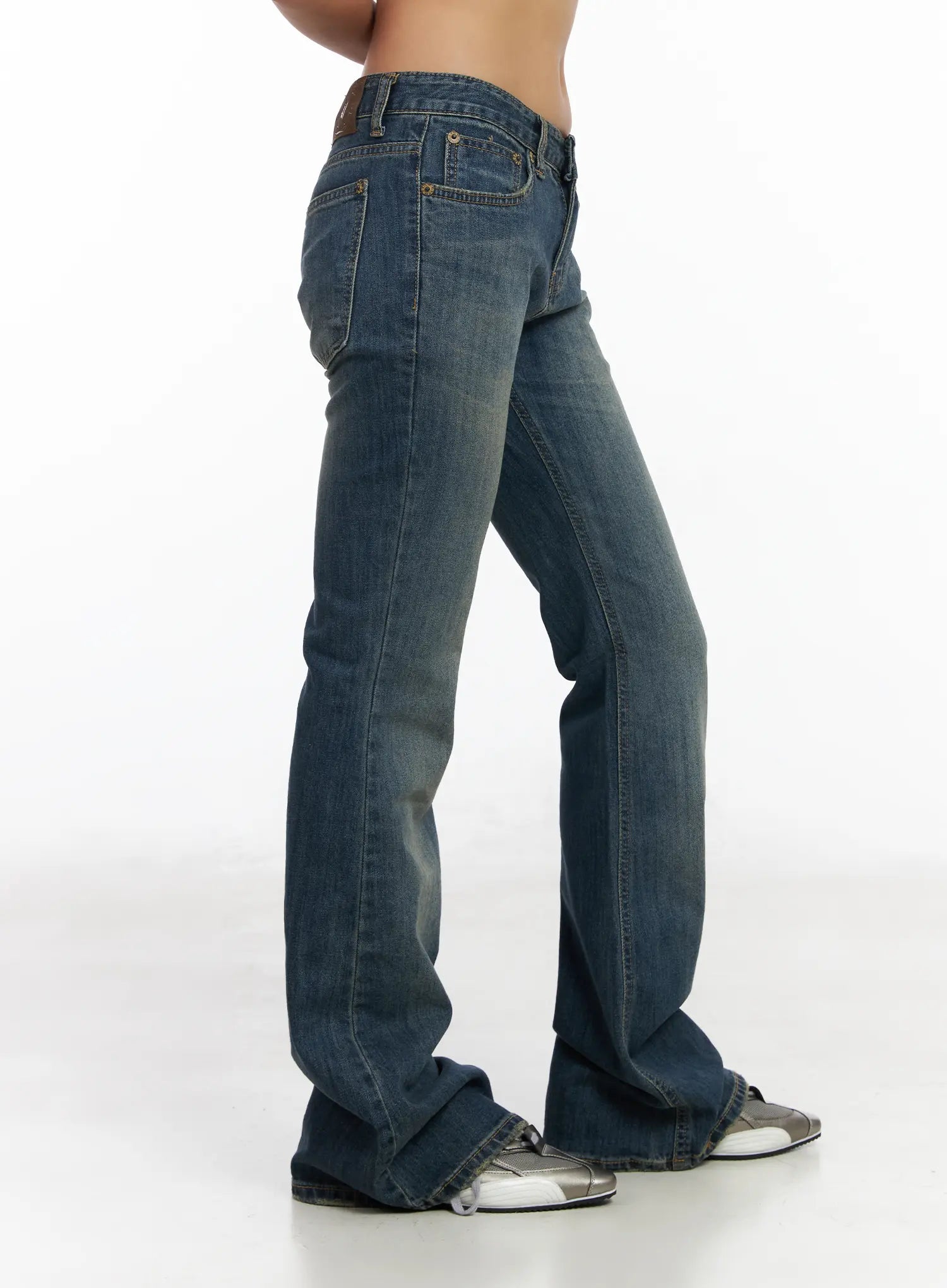 reah-loose-fit-flared-bootcut-jeans-cm520