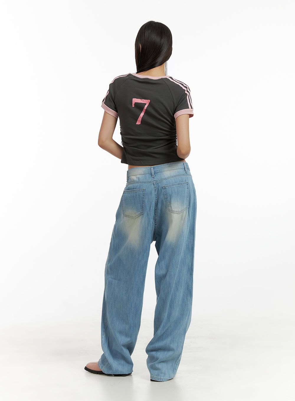 Washed Comfort Baggy Jeans CU414 in light blue, back full-body view on model, dual back pockets with faded wash highlight, wide-fit denim hem pooling over pink mules.