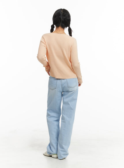 light-washed-straight-leg-jeans-om427